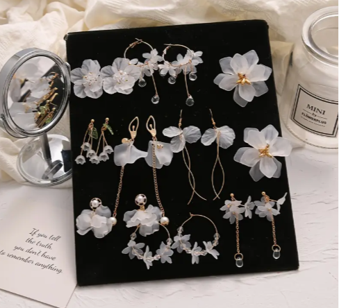 Pendientes de Perlas de Flores Minimalistas