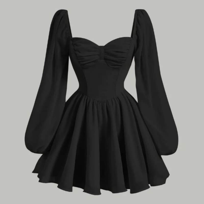 Vestido Negro con Cuello en Pecho de Corazón